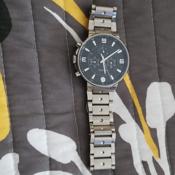 Watch - Picture 2 of 4